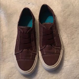 Blowfish Malibu burgundy color shoes